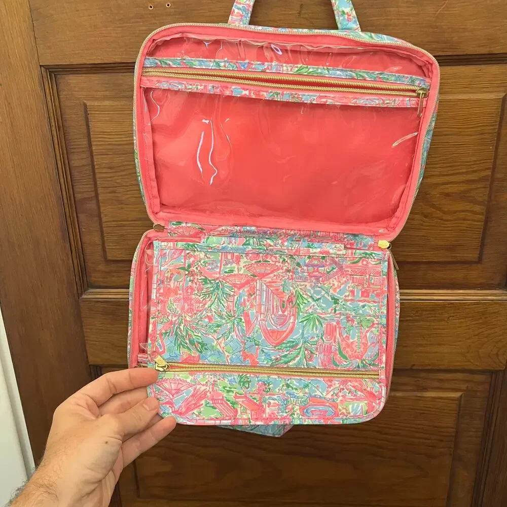 Lilly Pulitzer Cosmetic Case Travel Make up Bag NWOT's Pink Floral